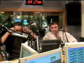 Jean Claude Van Damme affronte Jeff au Nunchaku sur Funradio