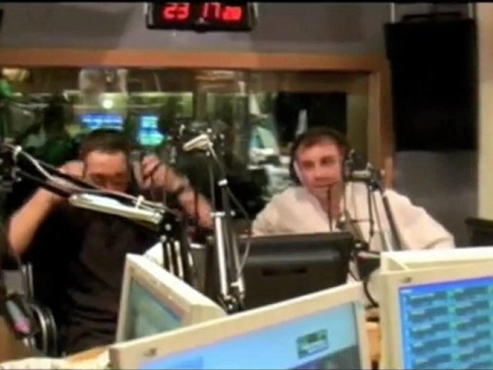 Jean Claude Van Damme affronte Jeff au Nunchaku sur Funradio