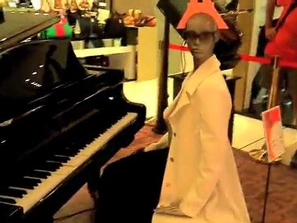 Dubai Mall Pianist