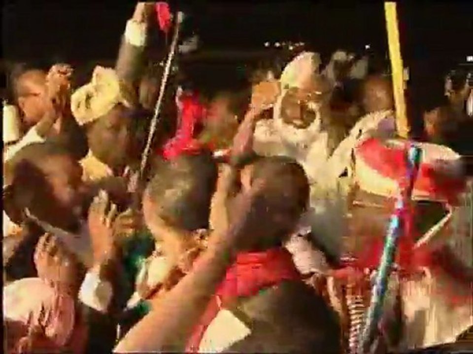 Face au peuple, l'opulence et l'arrogance des Itno et leurs affidés.