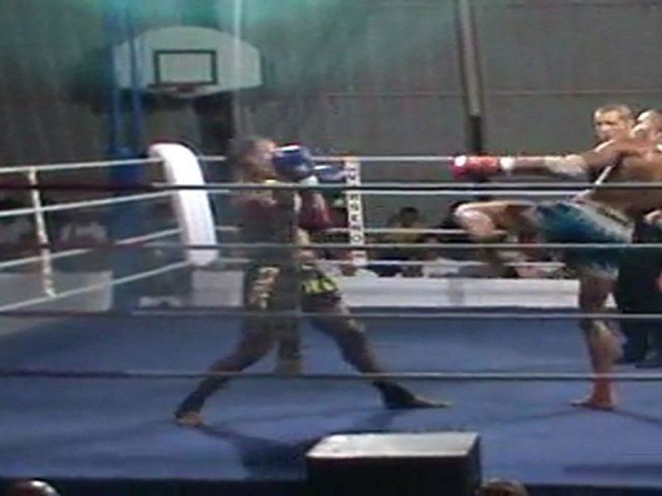 Frederic Berichon vs Mohamedi Kamel - Round 3 demi finale tournoi - Gala du phenix 3 - 02-07-11 phenix muaythai