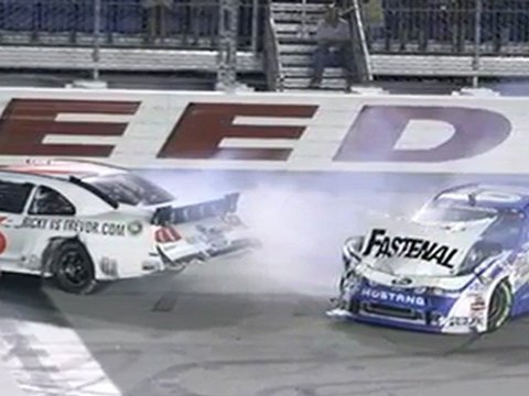 Stenhouse Grabs Dramatic Win