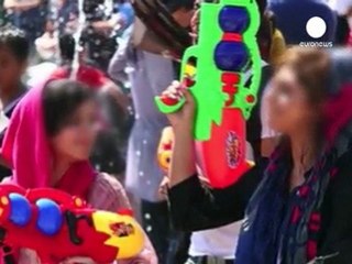 Iran : des jeunes arrêtés après une bataille de...