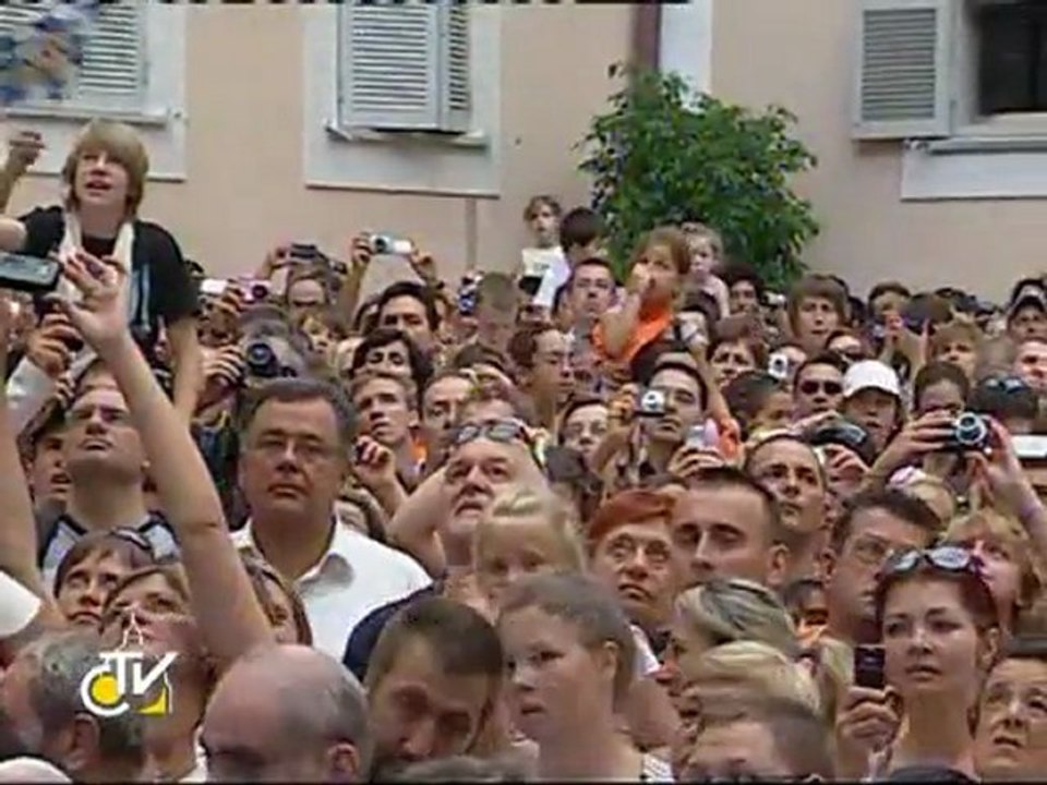 Papa: „În furtună Isus vine înaintea noastră, să ne încredem în el!”