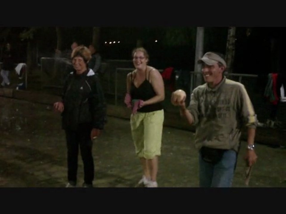 partie de boules et fous rires contre Vanessa et Marinette (fimée par Teddy)........et meme rené la taupe a fait les 24h...... mdrrrrrrr