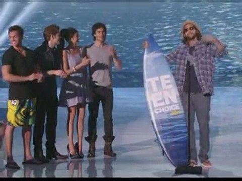 Ashton Kutcher sings Katy Perry at Teen Choice