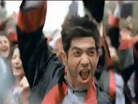 Oyuncu Köpek Gezgin Vodafone Freezone Reklamı 2011