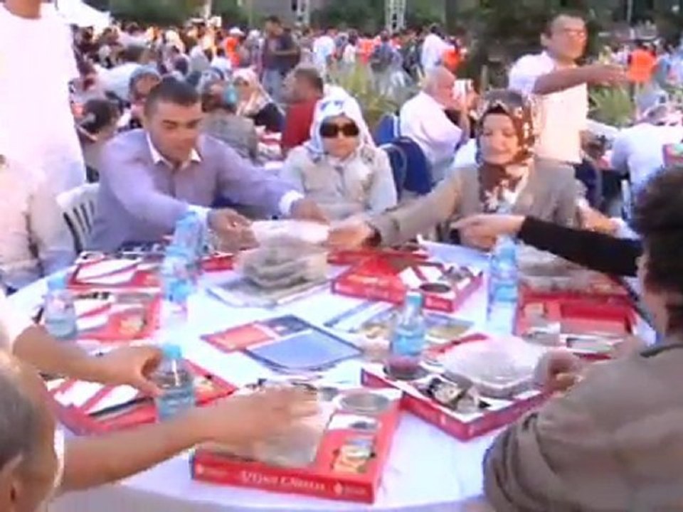 DEV İFTAR SOFRASI