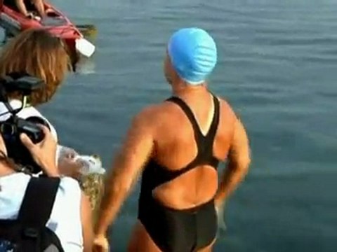 US woman dodges sharks in Cuba swim