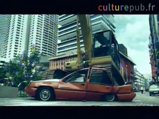 Destroy ads: the pleasure of breaking things up