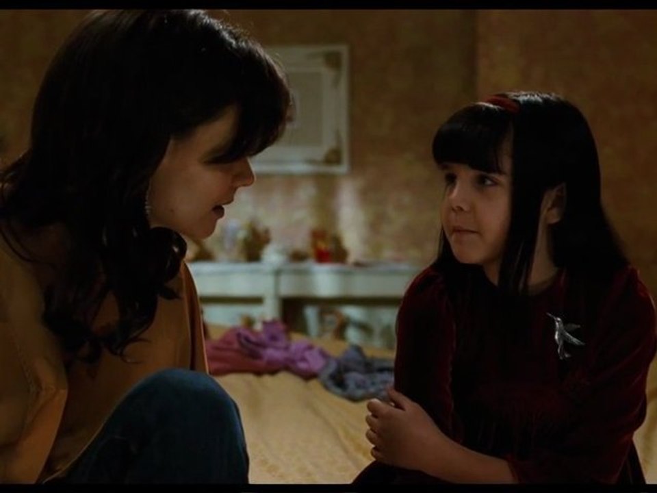 Don't Be Afraid of the Dark - Extrait "They Don't Like Bright Lights" [VO|HD]