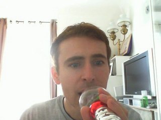 Wiwi égratigne "les mots" d'Hangar