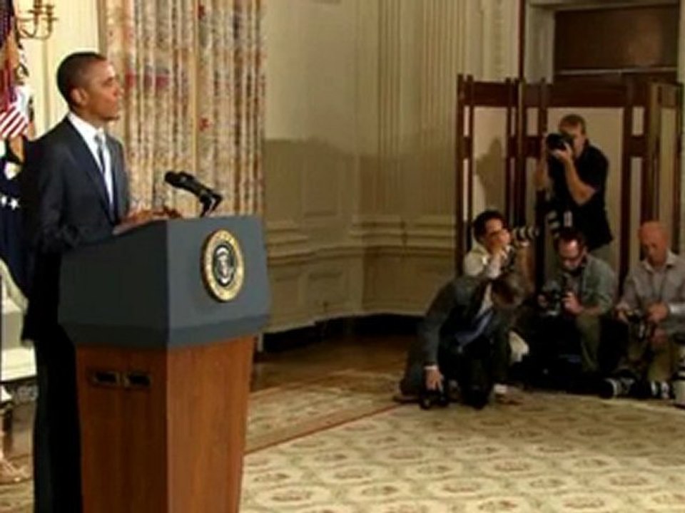 Obama addresses economy, U.S. deaths in Afghanistan