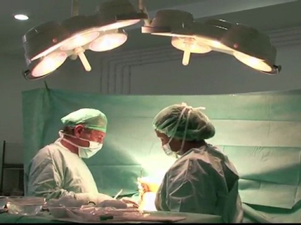 Straffe Bäuche, große Brüste: Schönheitstouristen in Marokko