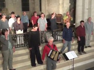 Clandestino de Manu Ciao et L'âge d'or de Léo Ferré, interprétés par "C'est des canailles"