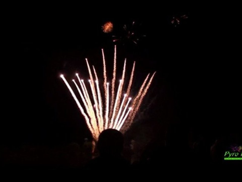 SPECTACLE PYRO MUSICAL A FOUILLOY (80) PAR PYRO PARTY