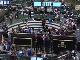 Wall St. drops 6 pct; gold shines