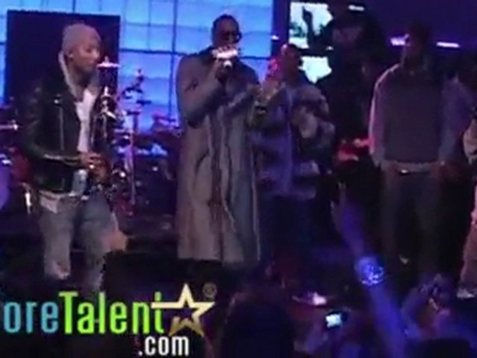 Snoop Dogg, Pharrell Williams & Travis Barker "Drop It Like It's Hot" Live @ "Malice in Wonderland" Release Party, the Vanguard, Hollywood, CA, 12-08-2009 Pt.1