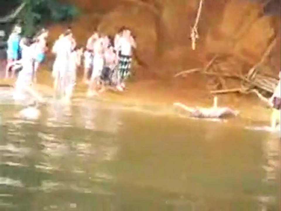 Ins kühle Nass schwingen - seil, wasser, affenschaukel, schauke, fail