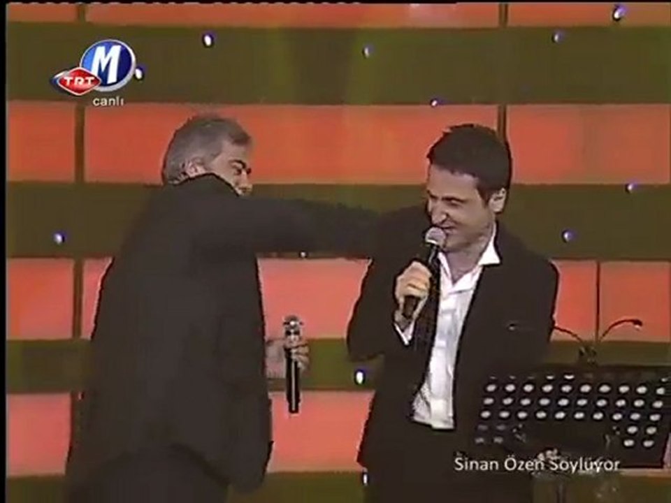 sinan özen kapına kırmızı bir gül bıraktım