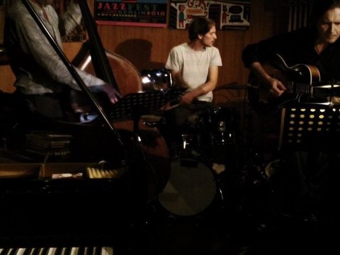 andreas schmidt (p) + jeanfrancois prins (git) + max andrzejewski (drums) + jan roder (bass) @ a-trane 2011