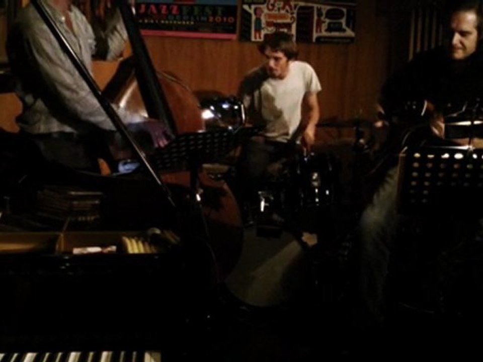 andreas schmidt (p) + jeanfrancois prins (git) + max andrzejewski (drums) + jan roder (bass) @ a-trane 2011