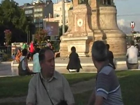 Cumhur Öğretmen Sen Aslı'dan da Güzelsin Bestesine Galatada Clip Çekti