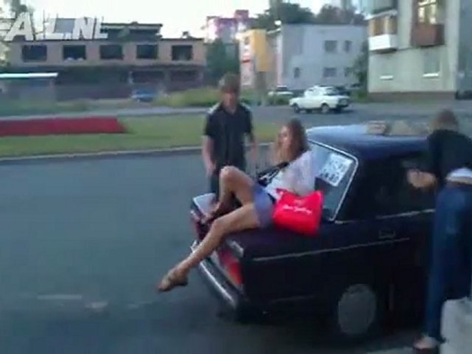 Mädchen braucht einen Lift Fail