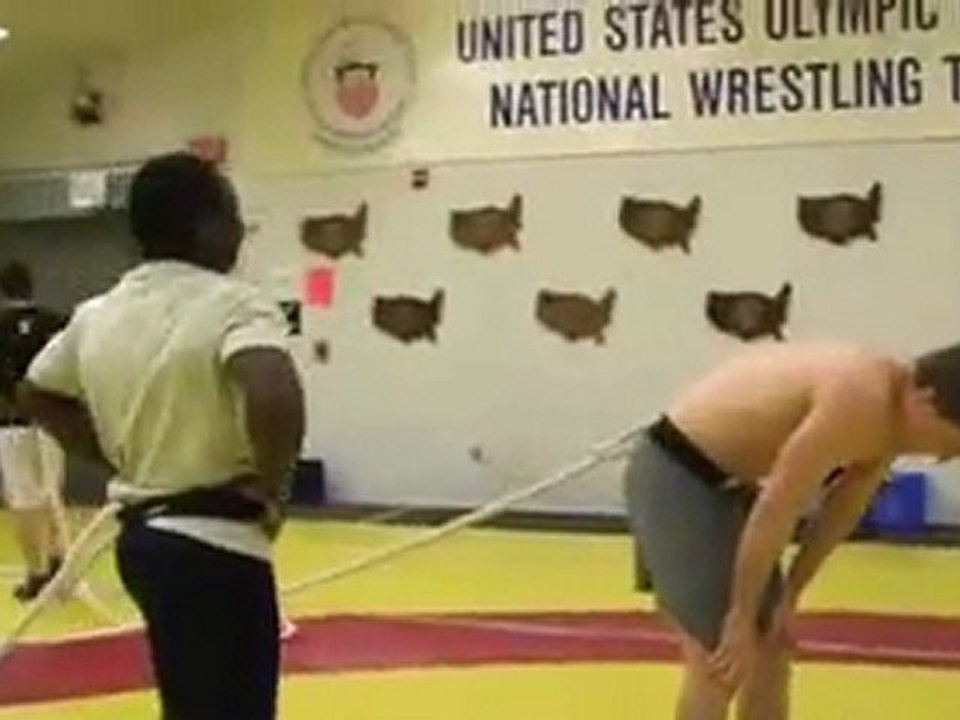 Lastikle halatı çekme depar çalışması