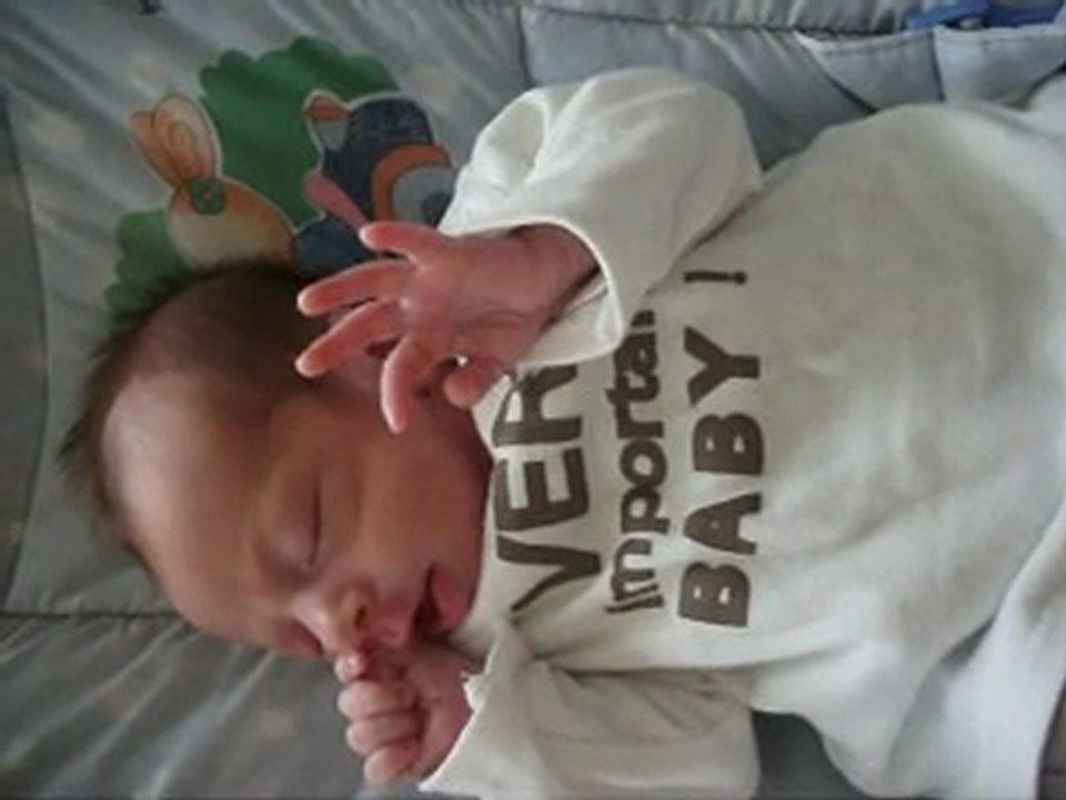 notre fils en mode sourire au reveille jadore comment il et malin