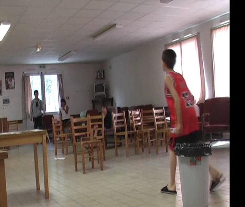 Défi réponse pour 'poubelle longue distance'