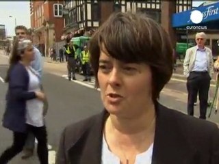 Emeutes : les Londoniens se mobilisent pour nettoyer...