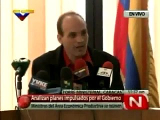 Menéndez asegura que son “inéditos” los avances en materia de vivienda y producción de cemento