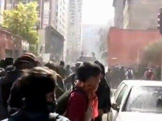 Thousands of Chilean students clash with police