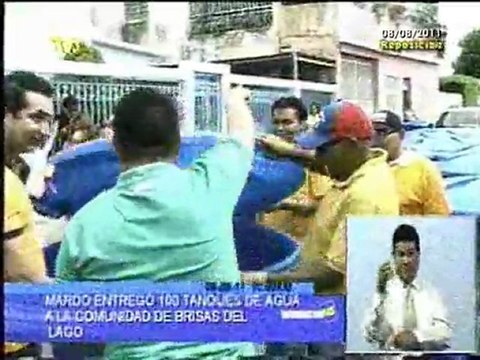 Richard Mardo entrega 100 tanques de agua a familias de Brisas del Lago