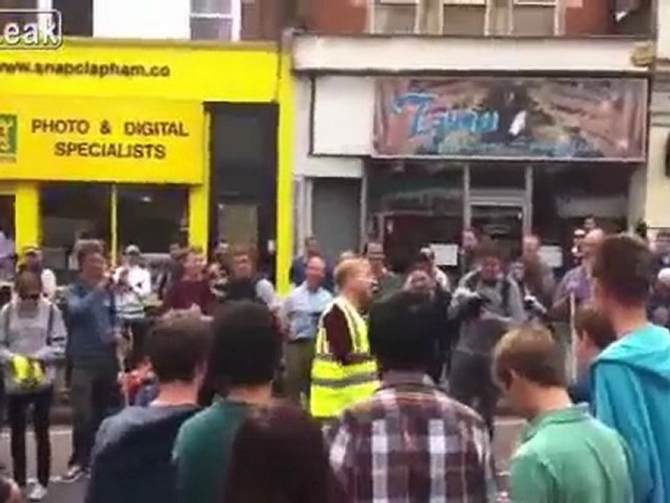 Citizens of Clapham sammeln, um die Klärung ihrer Straßen South London beginnen, 9. August, 11