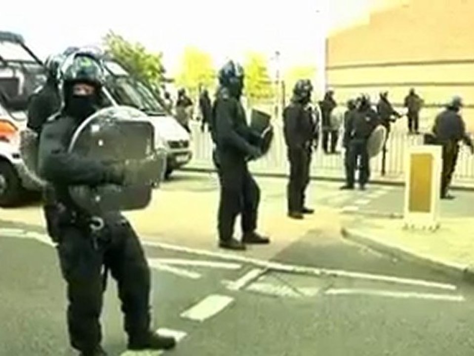 UK riots spread from London