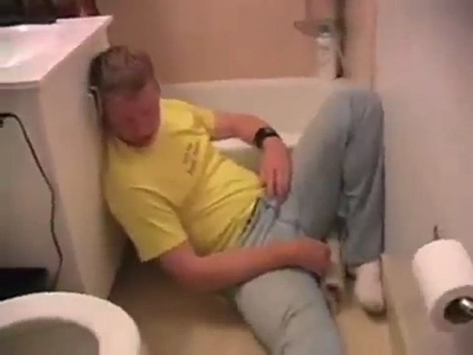 Auf der Party einschlafen - party, besoffen, betrunken, haare, rasieren, fail