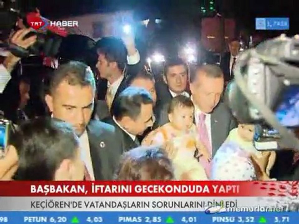 Erdoğan iftarı gecekondu mahallesinde yaptı, öğretmen adayı derdini anlattı