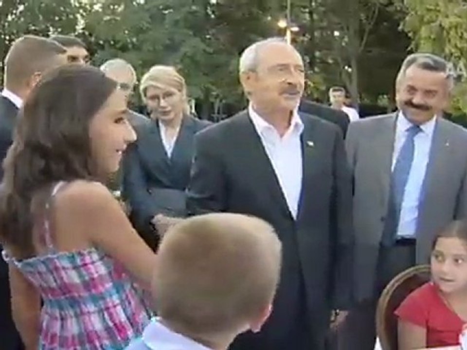 KILIÇDAROĞLU İFTAR YEMEĞİ VERDİ