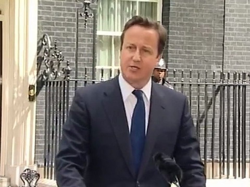 Cameron backs riot police