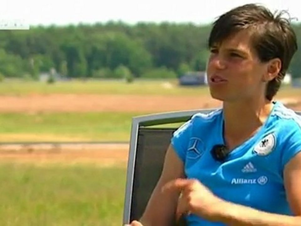 Interview: Ariane Hingst | Kick off!