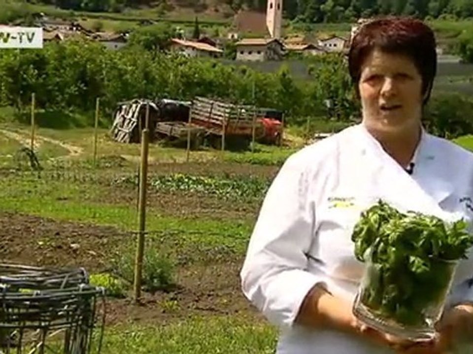 Tortelloni with a filling of with Jerusalem artichokes, bacon foam, and caraway oil | euromaxx