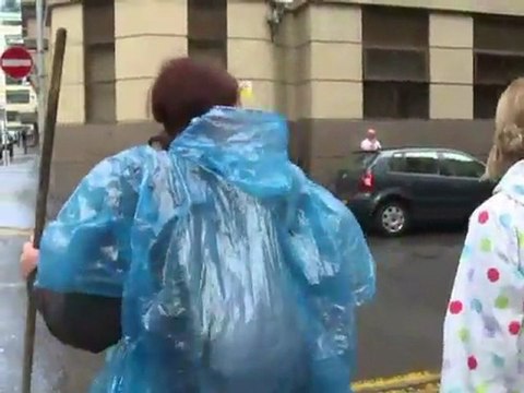 Manchester, dans le nord-ouest de l'Angleterre, a connu mardi 9 août au soir des heures d'émeutes, les pires en 30 ans, qui ont amené la honte dans les rues selon la police locale