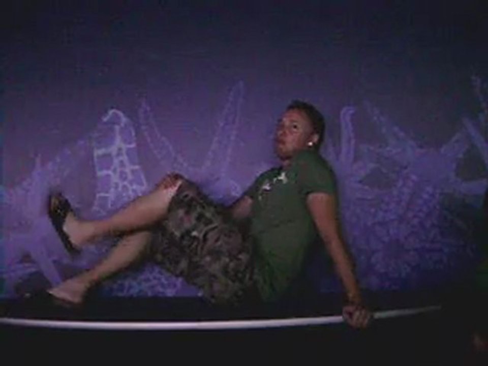 Anthony au musée de la mer parodie Mylène Farmer avec oui mais nin