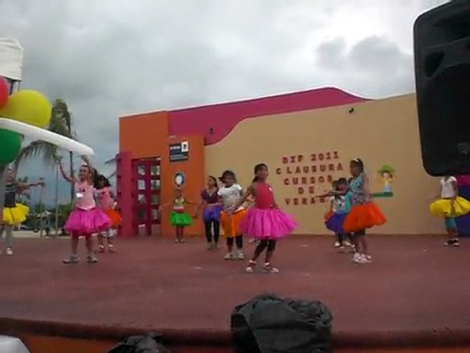 indispensable...niñas bailando en claus