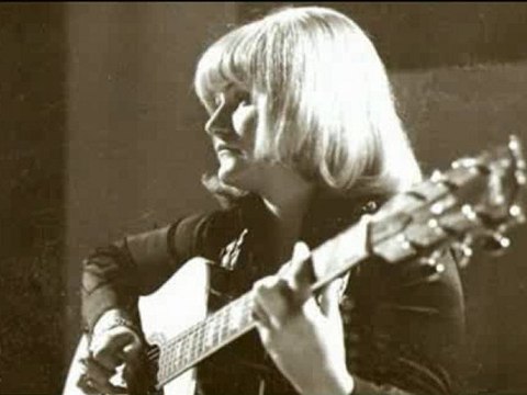 Selda Bağcan - Denizlerin Dalgasıyım