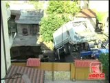 Casalnuovo (NA) - Strada cede a passaggio camion rifuti, un morto e due  feriti