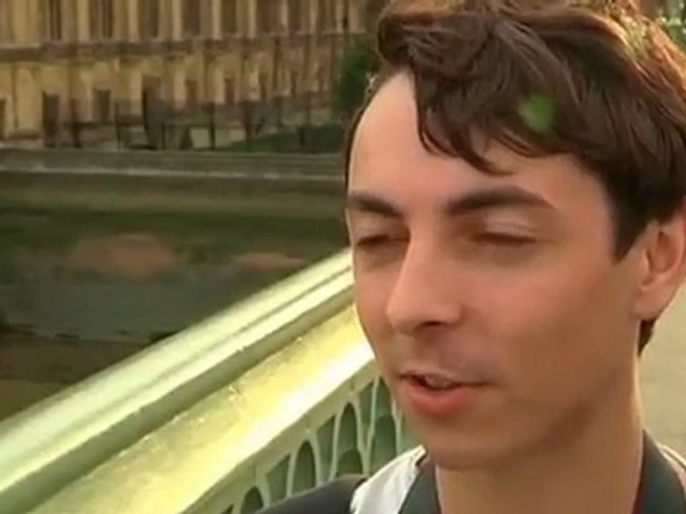 UK riots cool but tourists worry