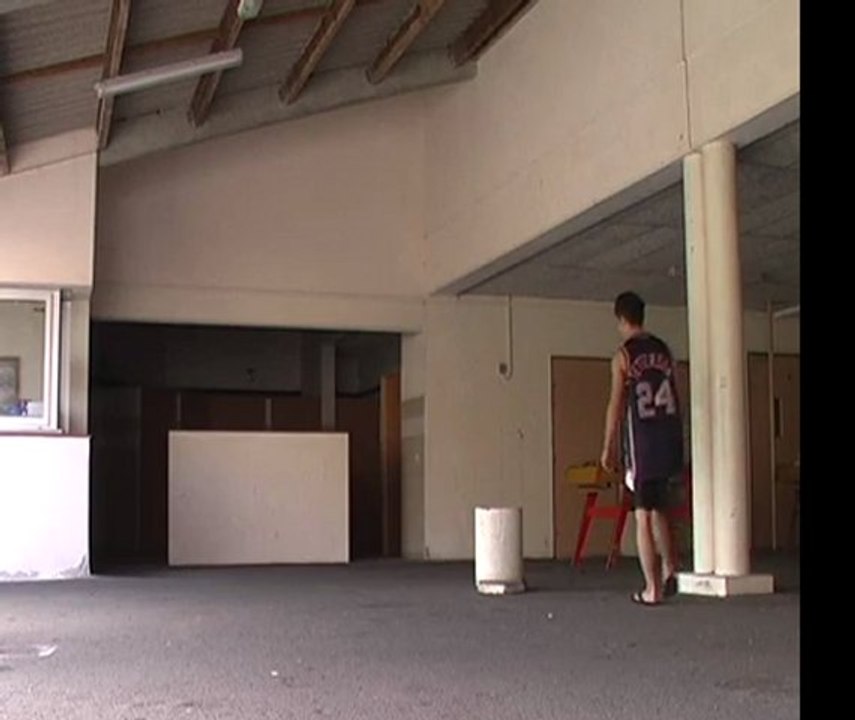 Rebond sur mur -> poubelle